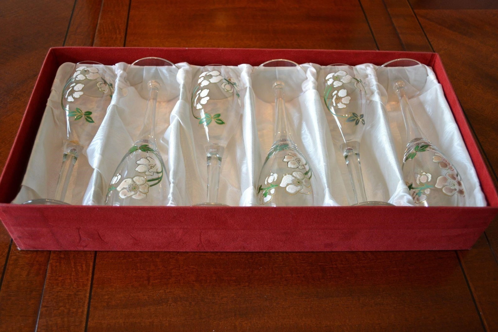 Pierre Jouet Handblown & Painted Champagne Flutes: Pierre Jouet Handblown & Painted Champagne FlutesSet of Six Pierre Jouet Handblown & Hand Painted champagne flutes. Made in France Circa 1980 Features hand-painted Japanese white anemones. Each 7.5" H