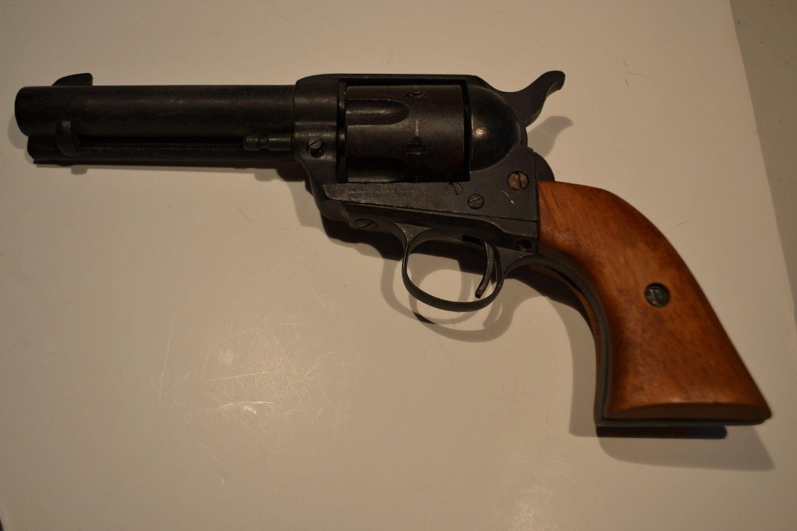 VTG Replica MGC 44-40 Long Black Pistol Prop Gun: Vintage Nonfiring Replica MGC 44-40 Long Black Pistol Prop Gun. Good condition with wear from use and age. Displays well with realistic actions. Western Style Nonfiring prop designed for adults. Will 
