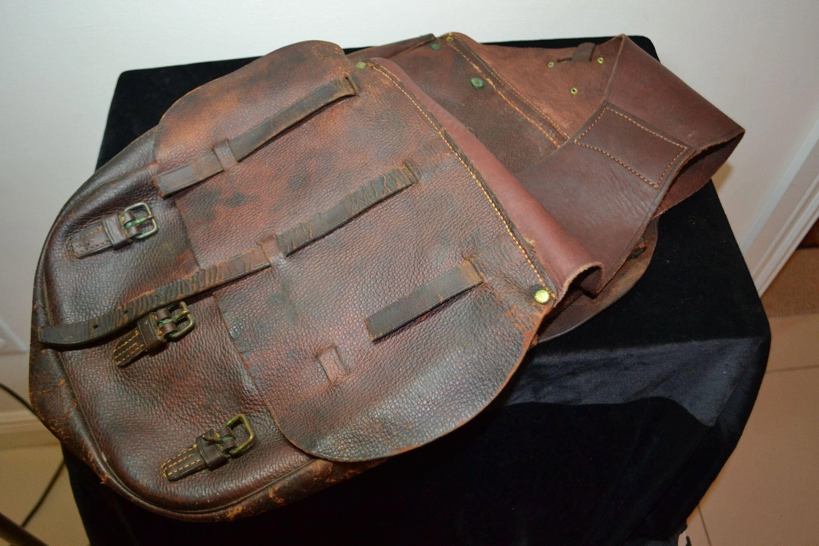 WWII US Army Calvary Leather Saddle Bag (1 of 8)