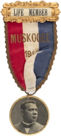 BOOKER T. WASHINGTON "NATIONAL NEGRO BUSINESS LEAGUE" 1914 RIBBON BADGE.
