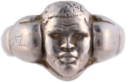 1940s JOE LOUIS PORTRAIT AND BOXING GLOVES WITH FACSIMILE SIGNATURE RING RARITY (OVERSTREET COLLECTI