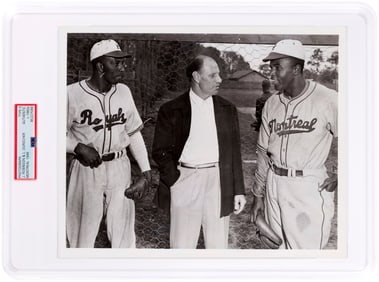 c. 1960s (1946) MONTREAL ROYALS PHOTO WITH JACKIE ROBINSON (HOF) & LEO DUROCHER (HOF) PSA TYPE II.