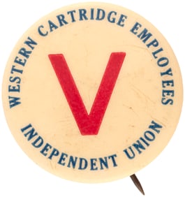 WESTERN CARTRIDGE EMPLOYEES RARE WWII V FOR VICTORY BUTTON.