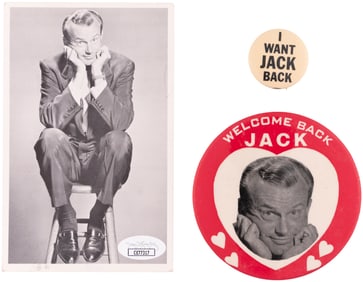 JACK PAAR 1960 TV SHOW RETURN BUTTON & 1962 AUTOGRAPHED POSTCARD.