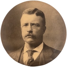 ROOSEVELT 1904 REPUBLICAN CAMPAIGN GRAYTONE PORTRAIT BUTTON.