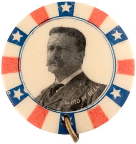 ROOSEVELT RARE PATRIOTIC BORDER PORTRAIT BUTTON UNLISTED IN HAKE.