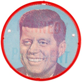 "KENNEDY FOR PRESIDENT" SMILING PORTRAIT FULL COLOR 1960 FLASHER BUTTON.