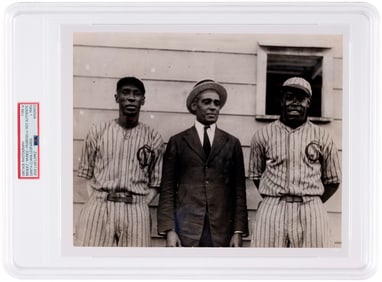 C. 1940s (1923) SANTA CLARA LEOPARDS CUBA JOSE MENDEZ (HOF) NEWS SERVICE PHOTO PSA TYPE IV.