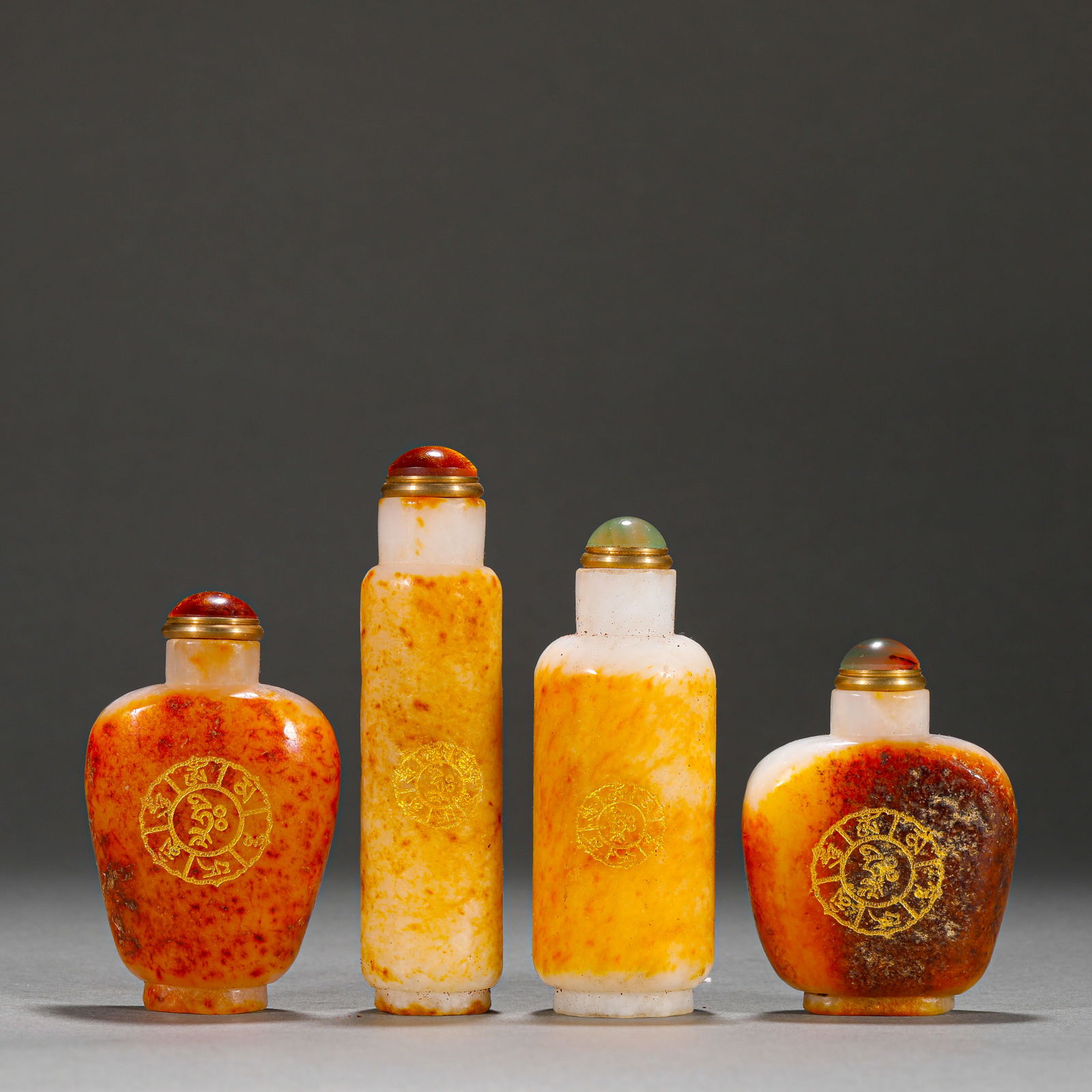 Hetian jade snuff bottle from the Qing Dynasty (1 of 10)