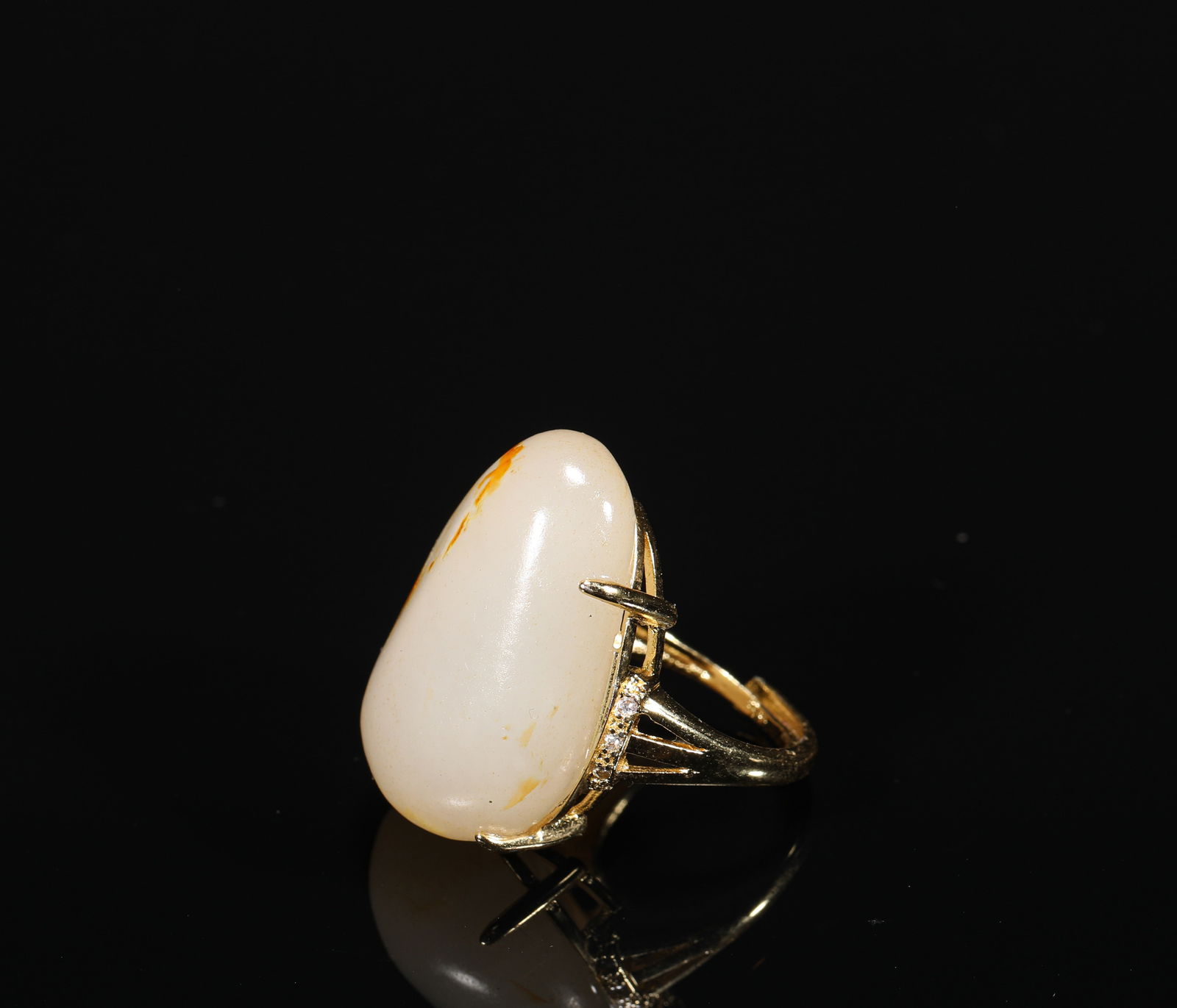 Hetian jade ring of Qing Dynasty (1 of 4)