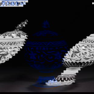 Ming Dynasty blue and white flower jar: Ming Dynasty Blue and White Flower Jar H: 16cm W: 10.5cm