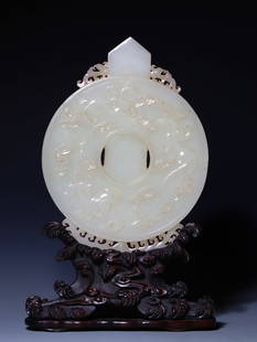 Hetian jade in Qing Dynasty: Hetian jade in Qing DynastyH18cm W13.5cm Weight523g