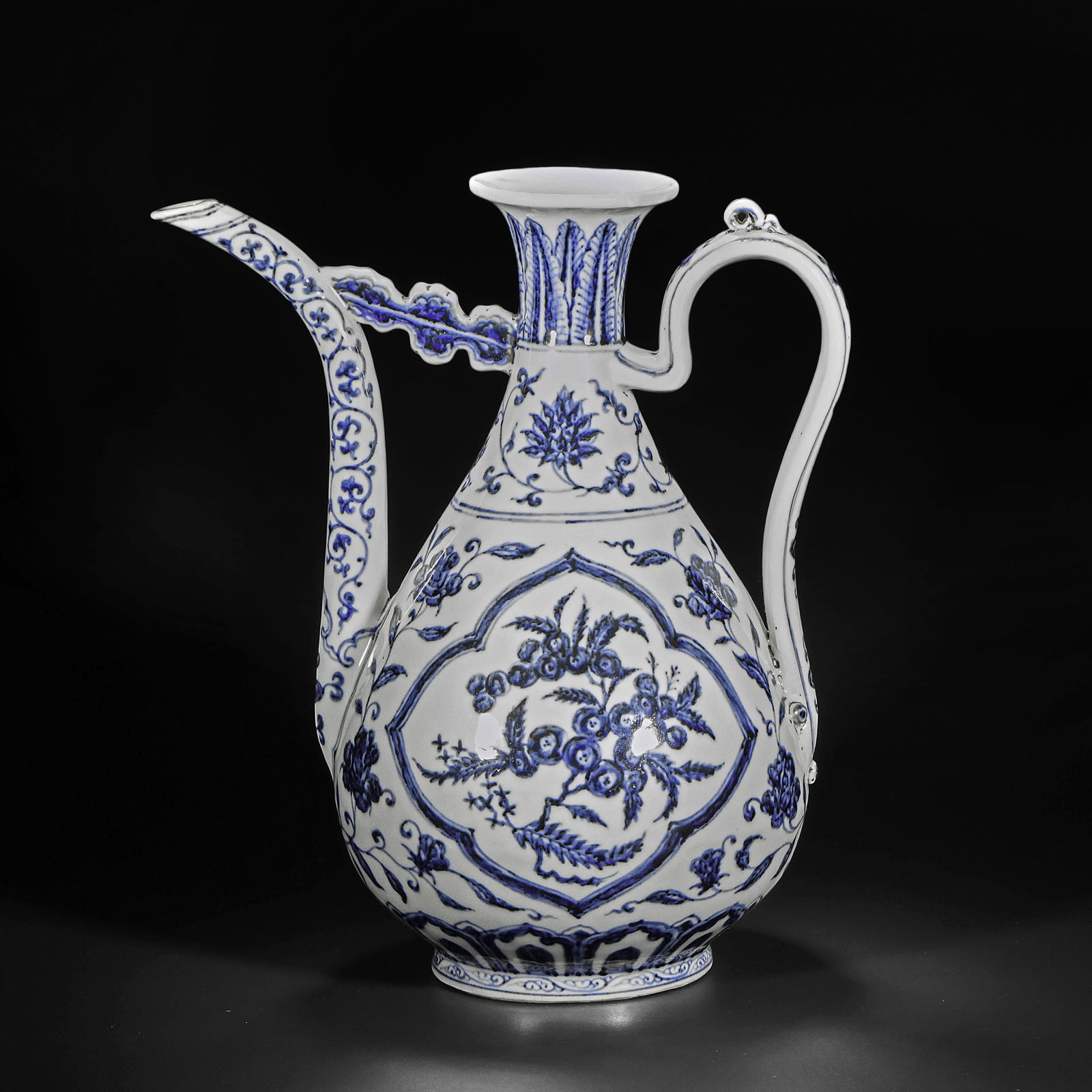 Ming Dynasty blue and white porcelain window-opening fruit-holding teapot: Ming Dynasty blue and white porcelain window-opening fruit-holding teapotH29cm W25cm