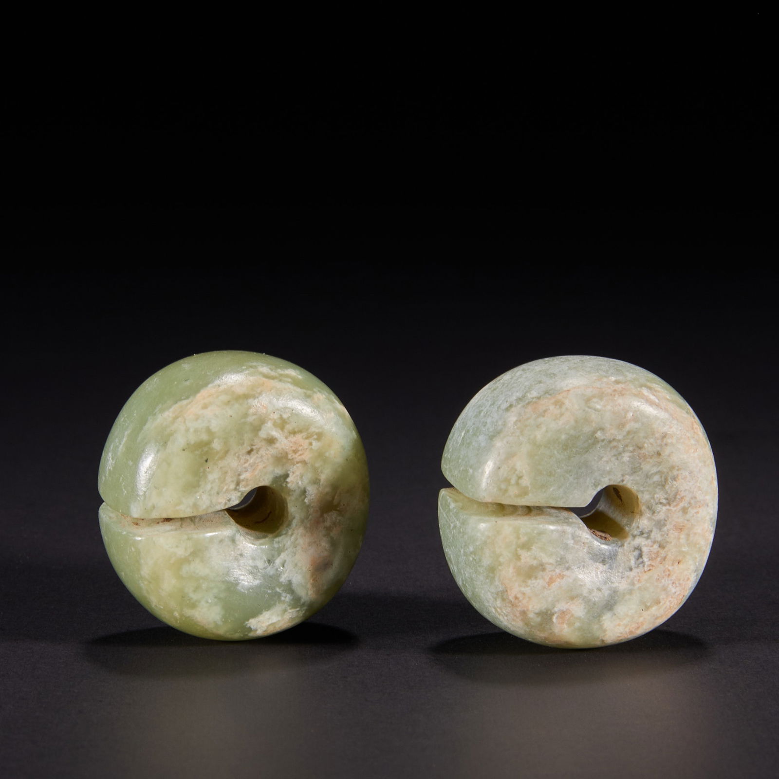 Jade rings from the Honghuoshan culture before the Ming Dynasty (1 of 8)