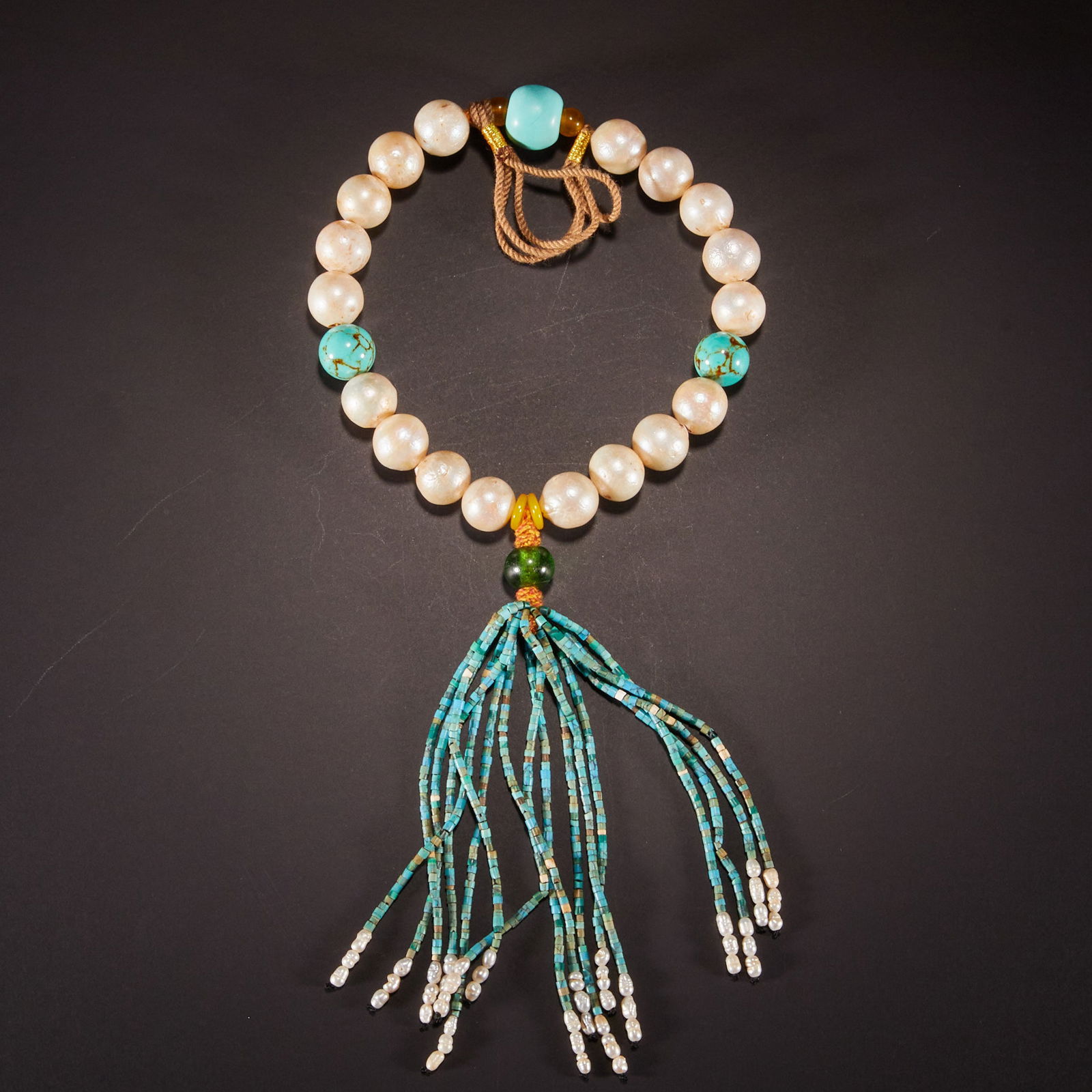 Eighteen pearl hand-held: 53Eighteen pearl hand-held