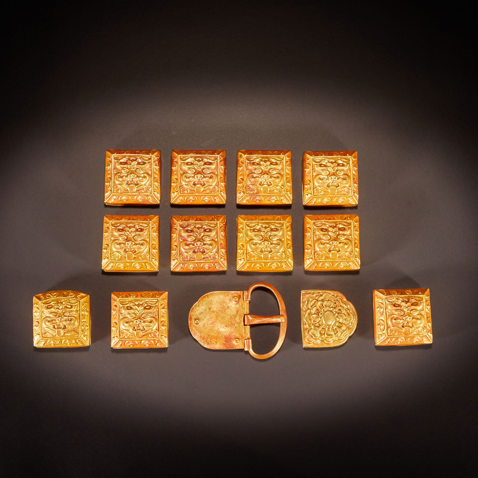 Gold animal-patterned belt plaques from before the Ming Dynasty (1 of 11)