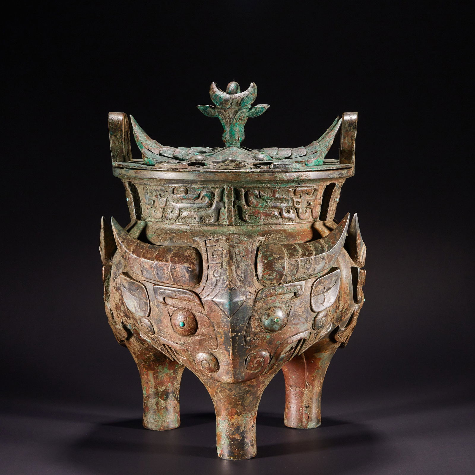 Bronze tripods with animal heads made before the Ming Dynasty (1 of 20)