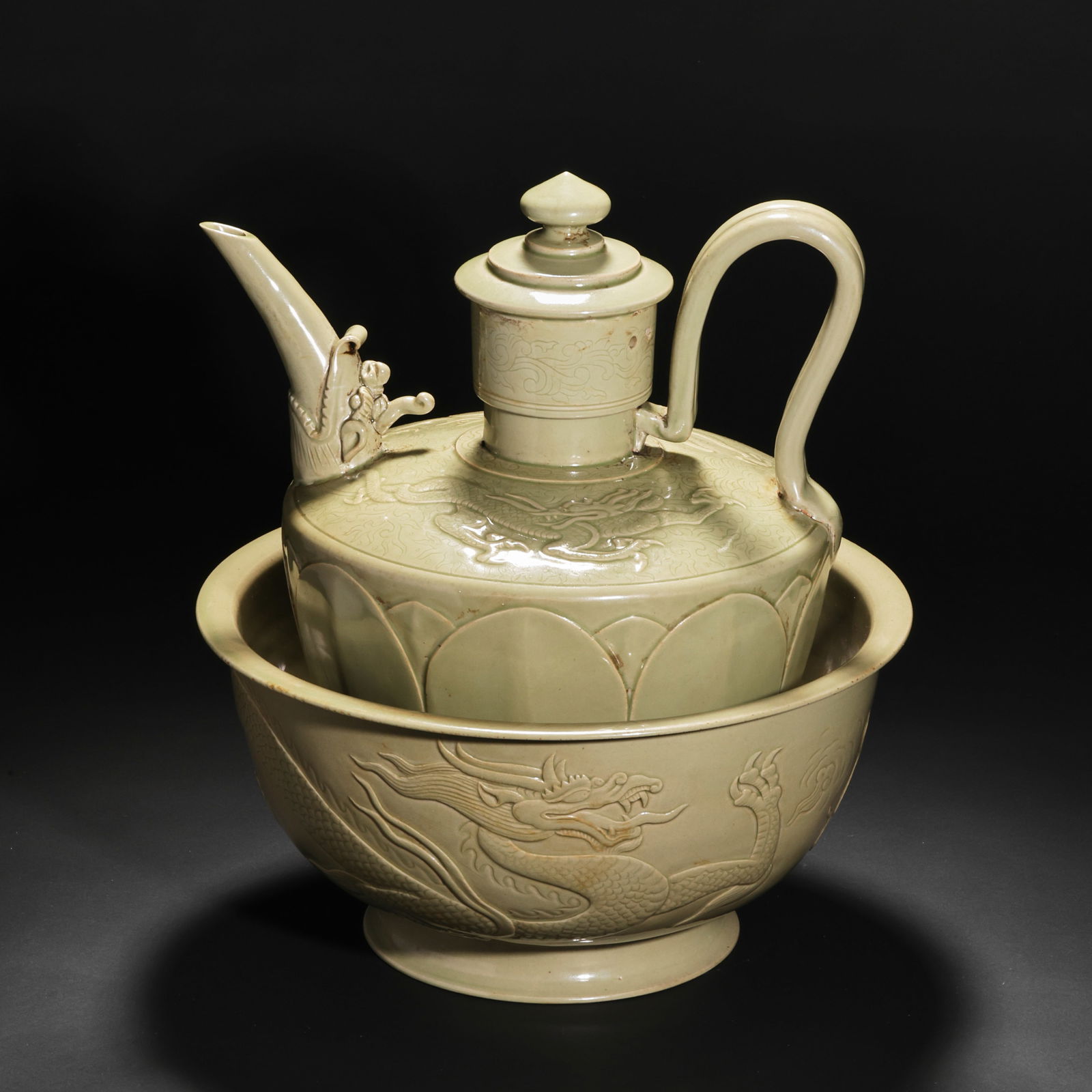 A set of Ming Dynasty (pre-Ming Dynasty) celadon dragon-patterned official kiln wine warming (1 of 17)