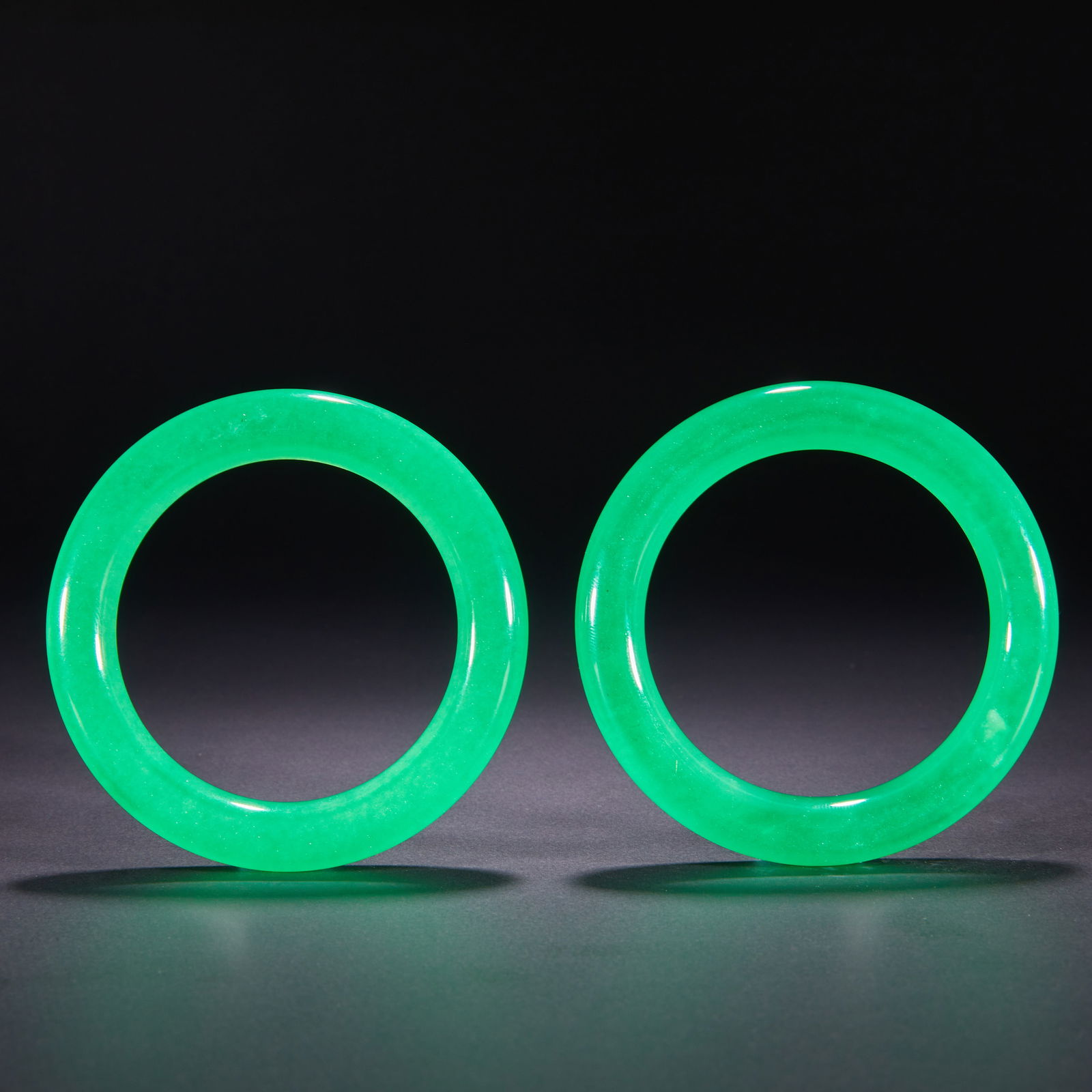 A pair of jadeite bracelets from the Qing Dynasty (1 of 9)
