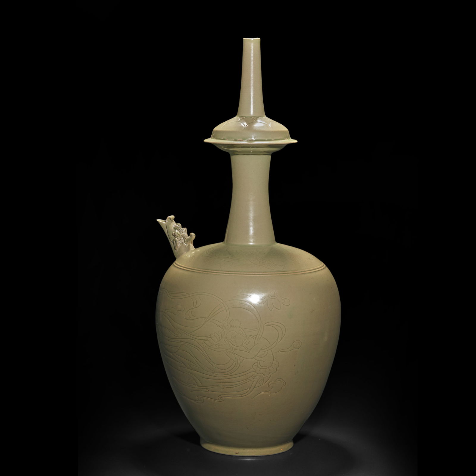 Secret-color porcelain with flying apsaras carvings before the Ming Dynasty (1 of 15)