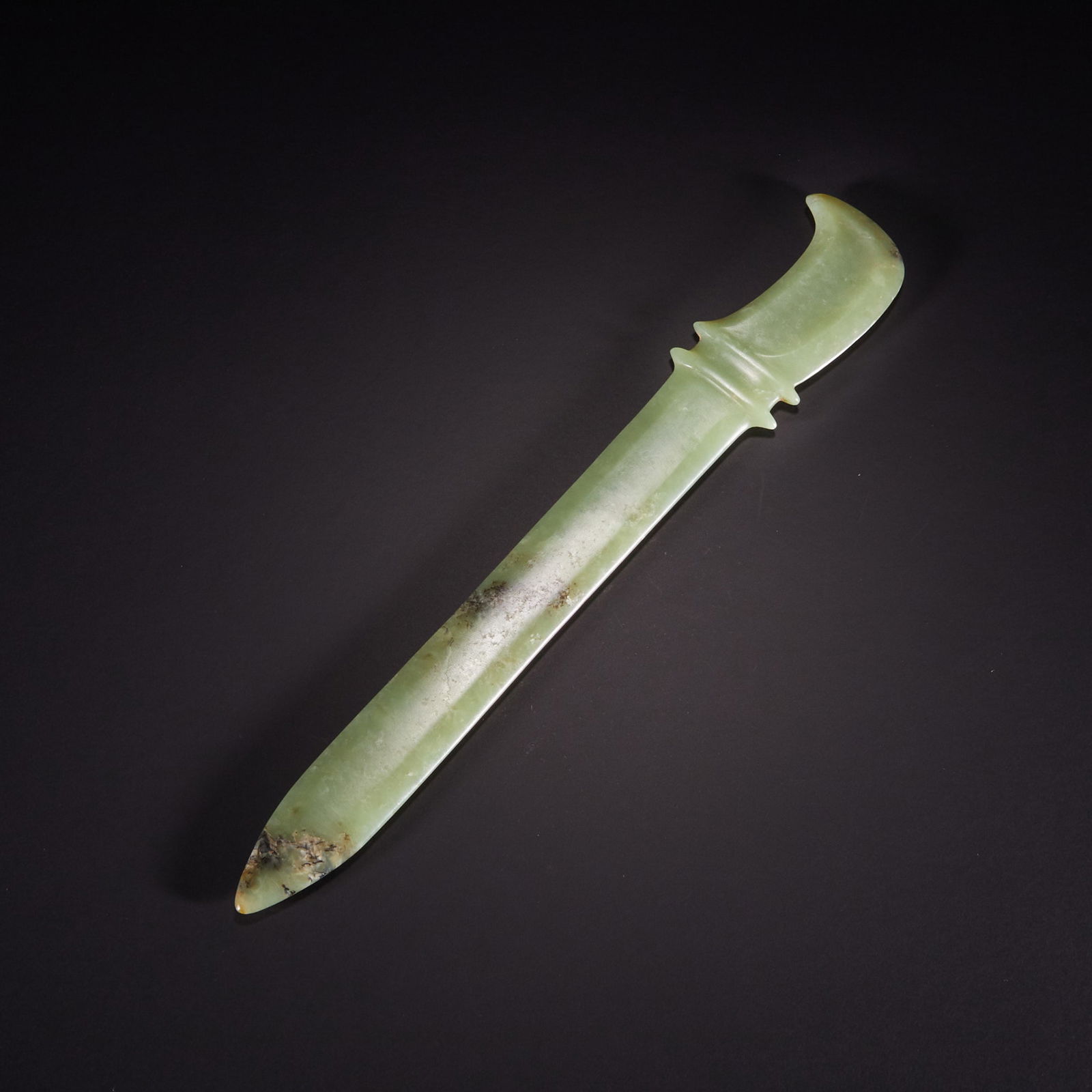 Jade knives from the Hongshan Culture before the Ming Dynasty (1 of 8)