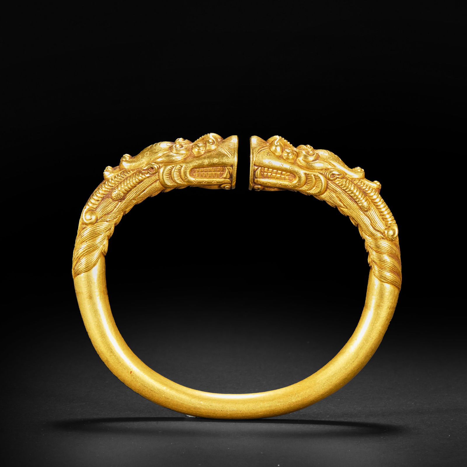 Ming Dynasty gold dragon pattern bracelet (1 of 9)