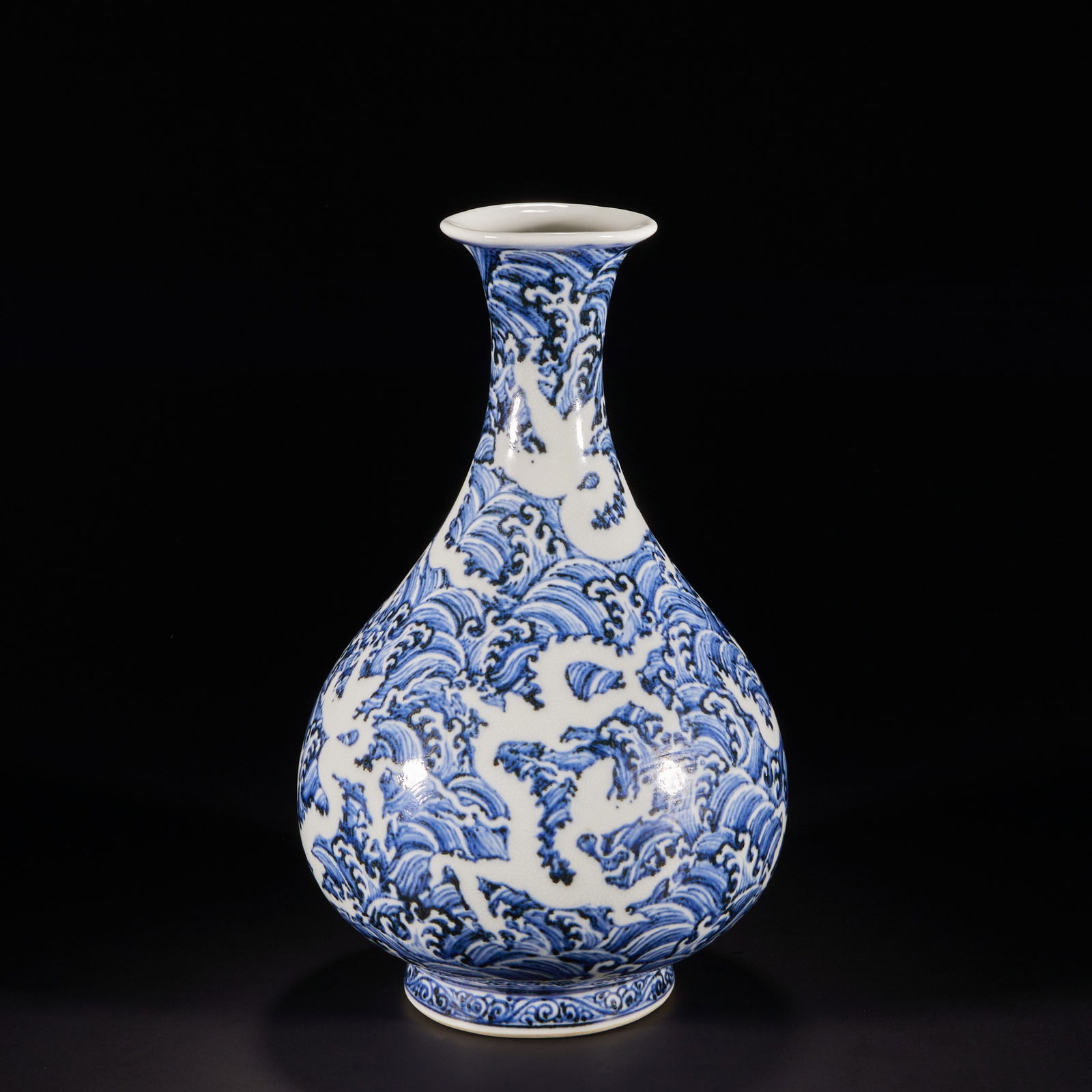 Ming Dynasty Blue and White Dragon Pattern Yuhuchun: 335Ming Dynasty Blue and White Dragon Pattern Yuhuchun