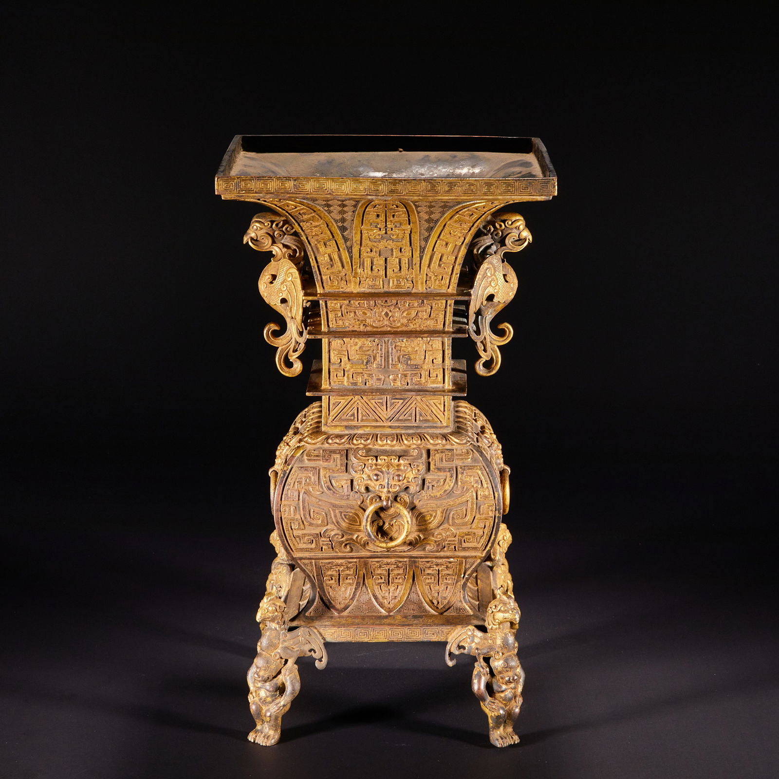 Four-legged bronze zun with animal motifs from before the Ming Dynasty: 406Four-legged bronze zun with animal motifs from before the Ming Dynasty