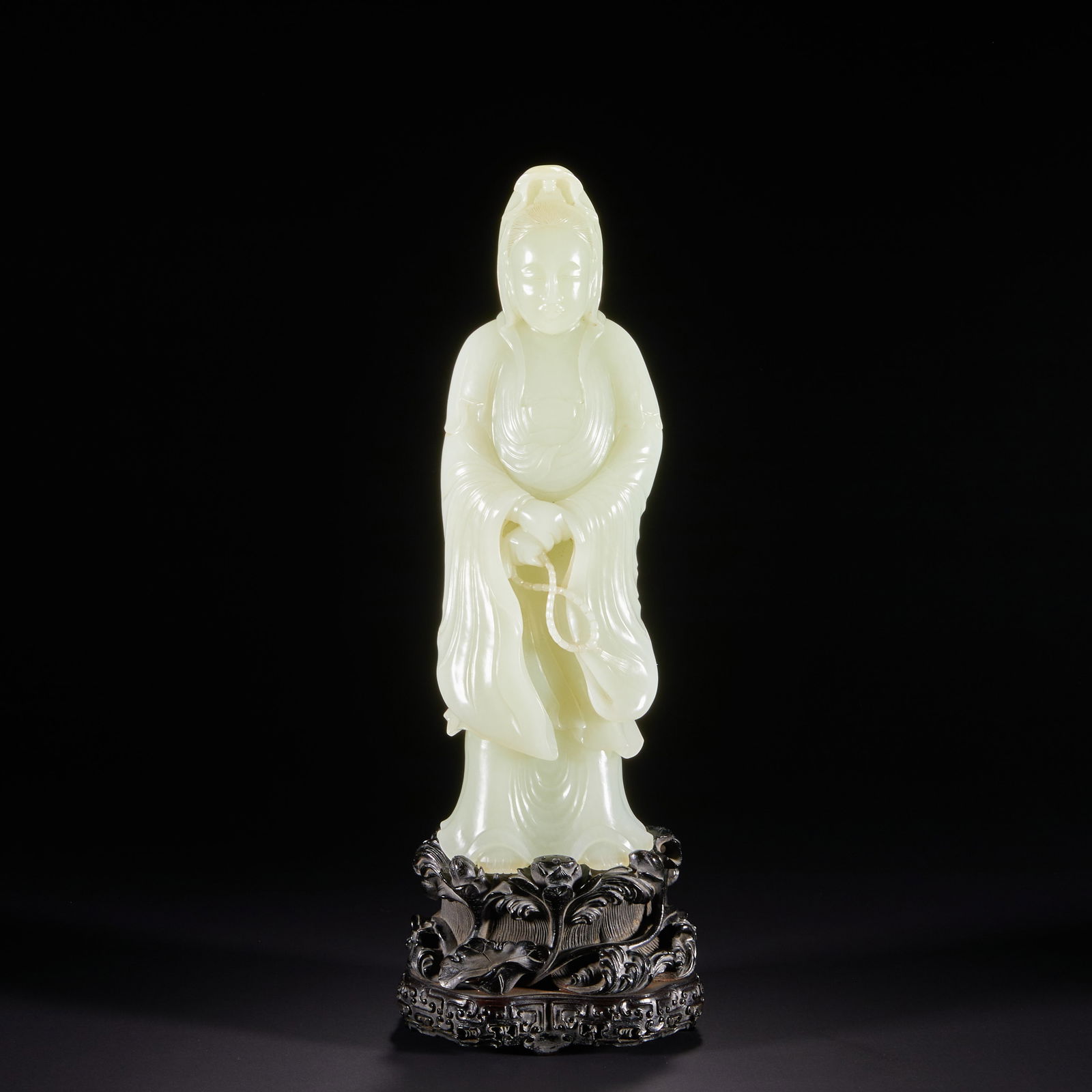 Standing Guanyin statue made of Hetian jade from the Qing Dynasty (1 of 17)