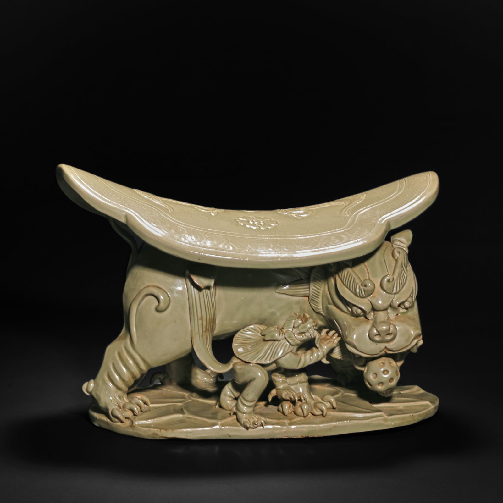 Secret-color porcelain lion pillows from before the Ming Dynasty (1 of 13)