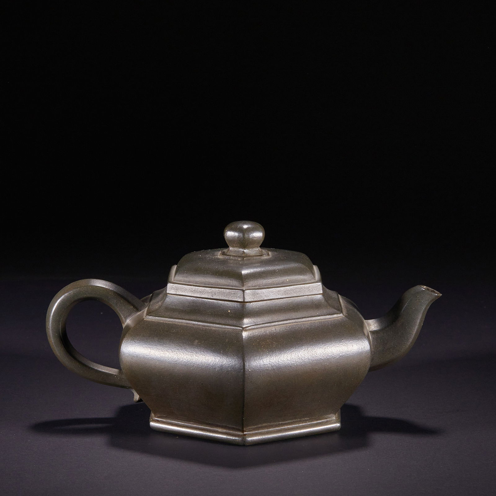 Hexagonal purple clay teapot from the Qing Dynasty (1 of 8)