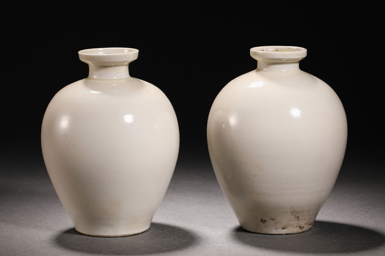 A pair of Ding kiln plum vases from before the Ming Dynasty (1 of 7)