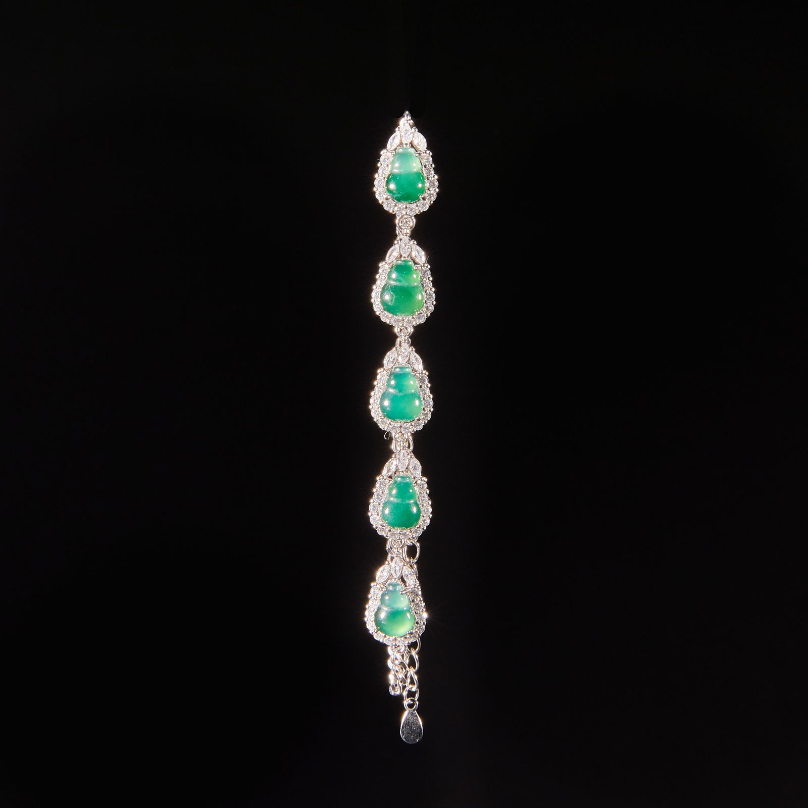 Qing Dynasty jade bracelet (1 of 8)