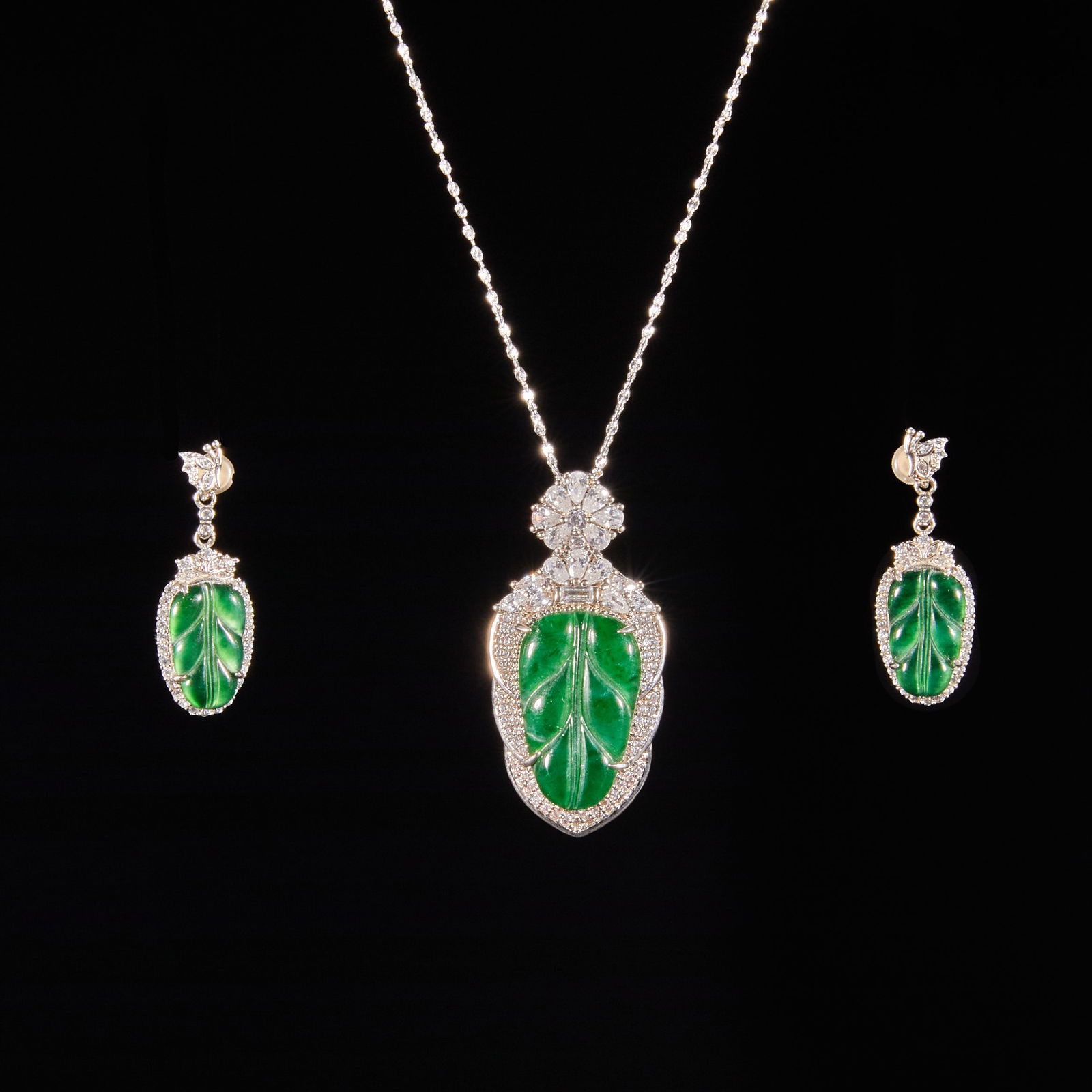 Qing Dynasty Jadeite Necklace (1 of 15)