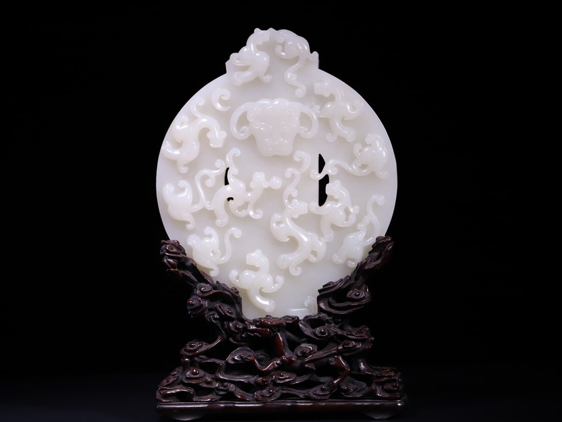 Qing Dynasty Hetian Jade Dragon Pattern Bi Disc (1 of 9)
