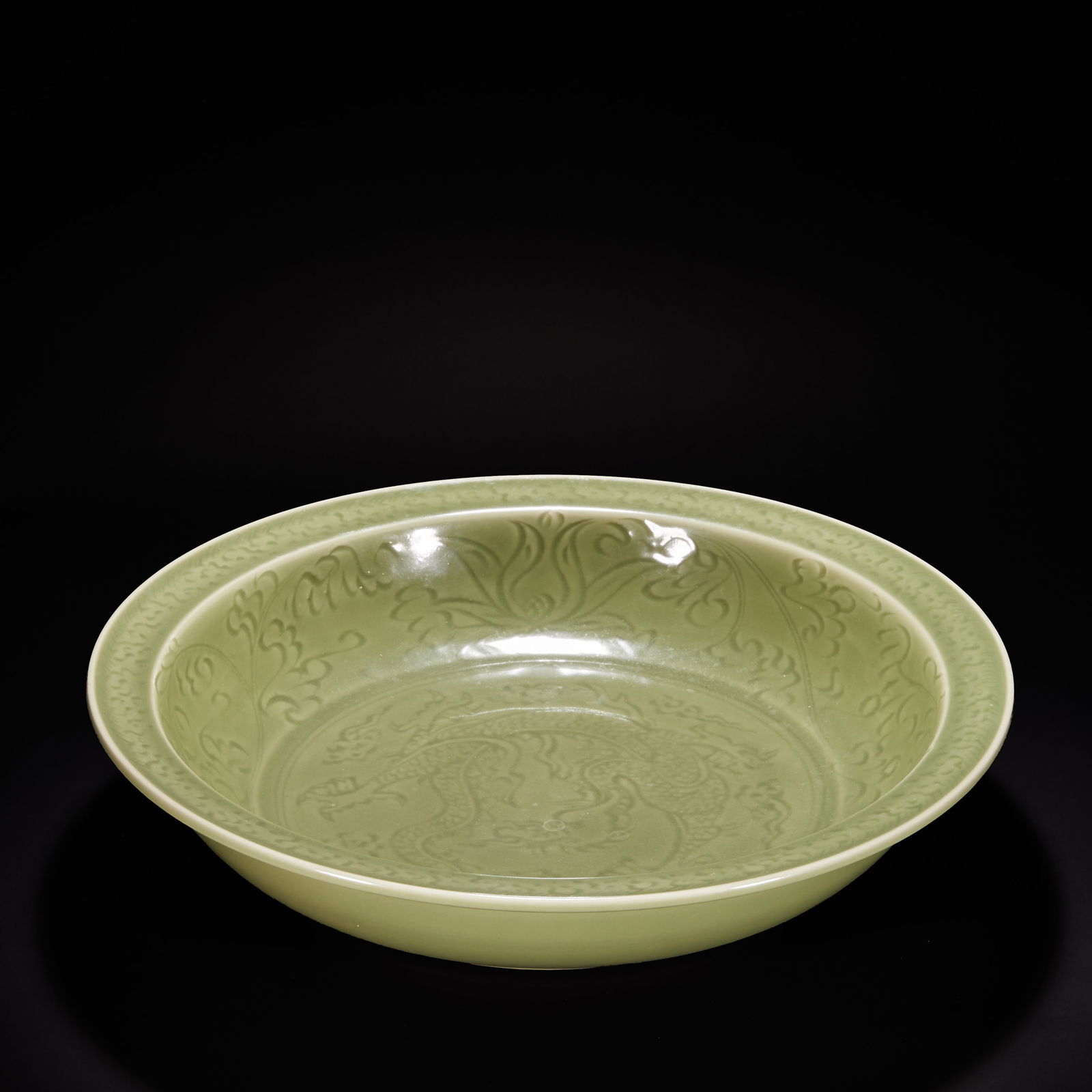 Large Longquan ware plate with dragon design from the Ming Dynasty (1 of 12)