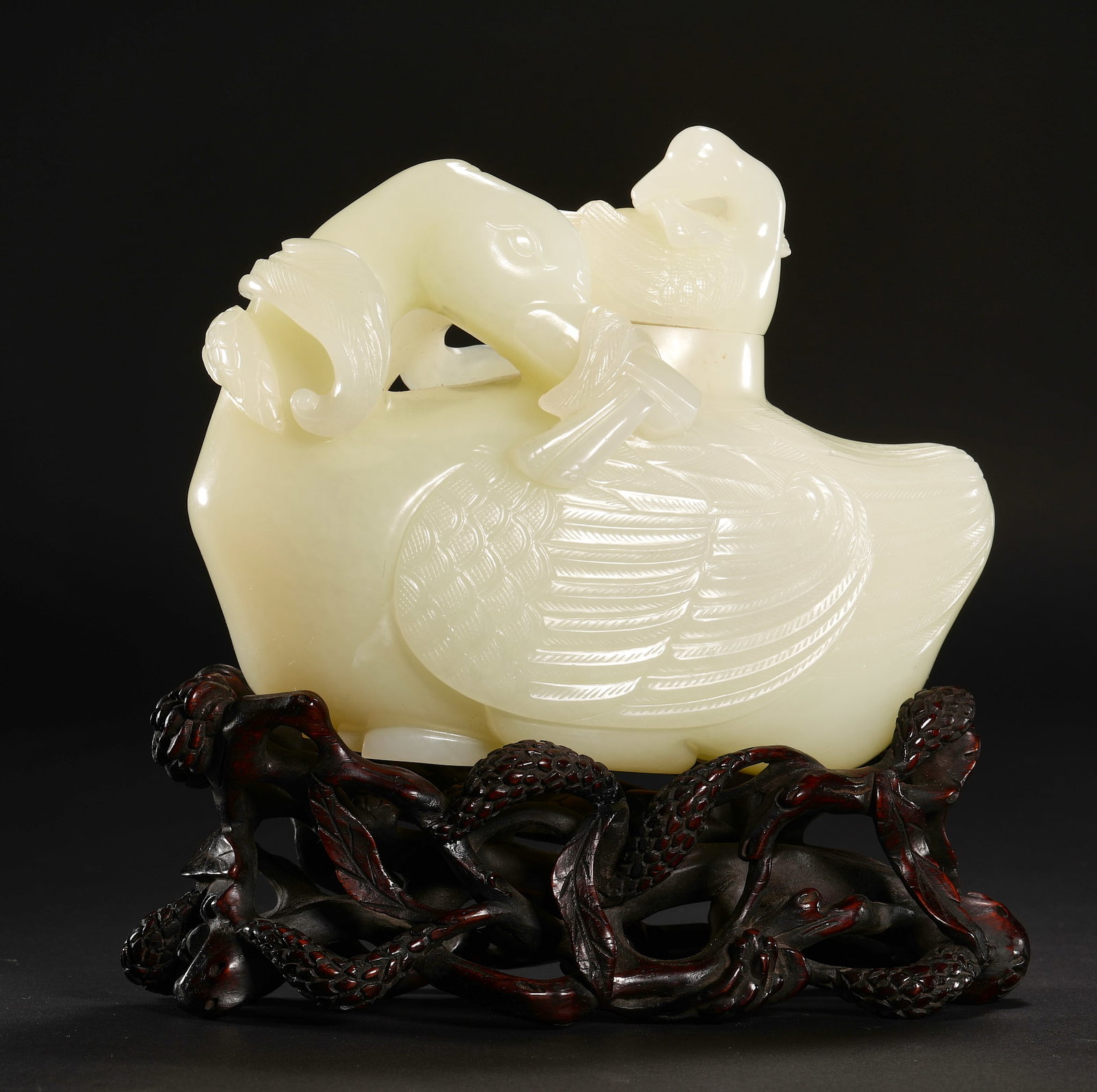 Ming Dynasty Hetian Jade Duck-Shaped Mother and Child Connected-Heart Covered Bottle: 95Ming Dynasty Hetian Jade Duck-Shaped Mother and Child Connected-Heart Covered Bottle