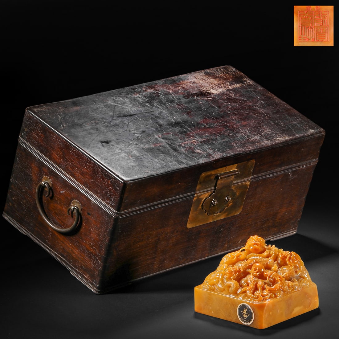 Qing Dynasty Tianhuang stone coiled dragon seal: Qing Dynasty Tianhuang stone coiled dragon sealH8cm W10cm Weight1274g