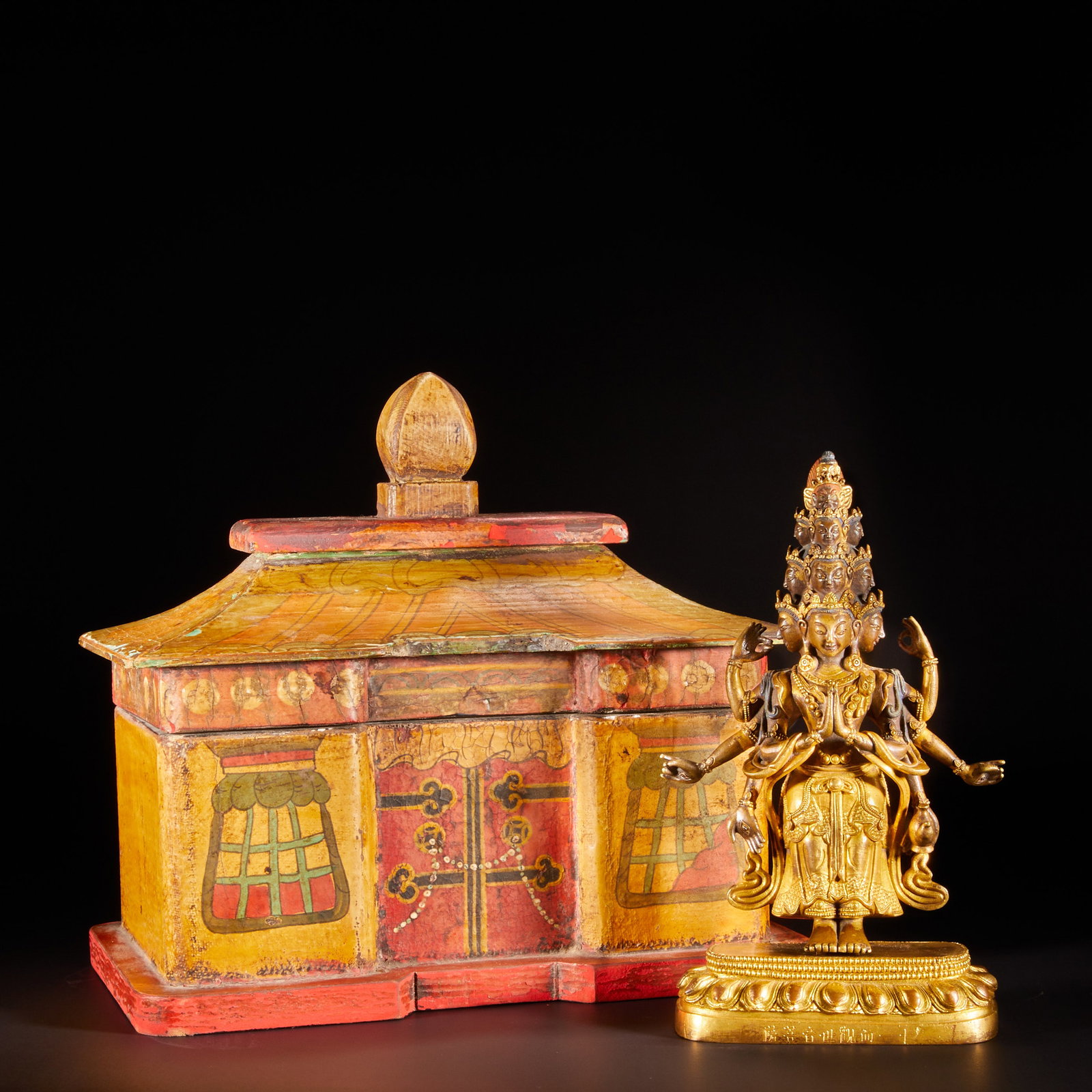 The Qing Dynasty gilded eight-armed eleven-faced Guanyin (1 of 18)