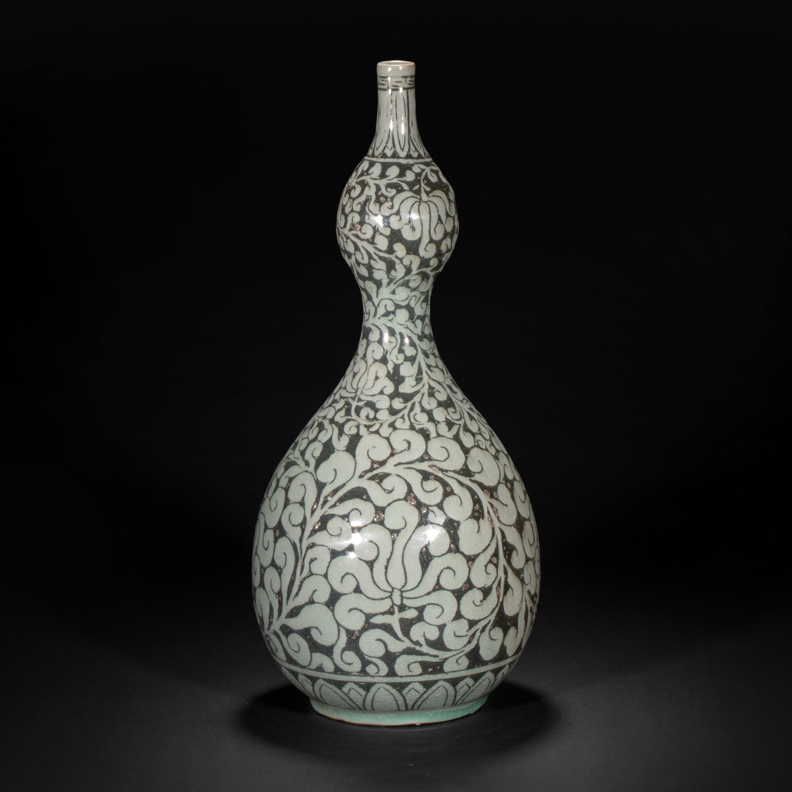 A gourd vase from the Cizhou kiln before the Ming Dynasty (1 of 10)