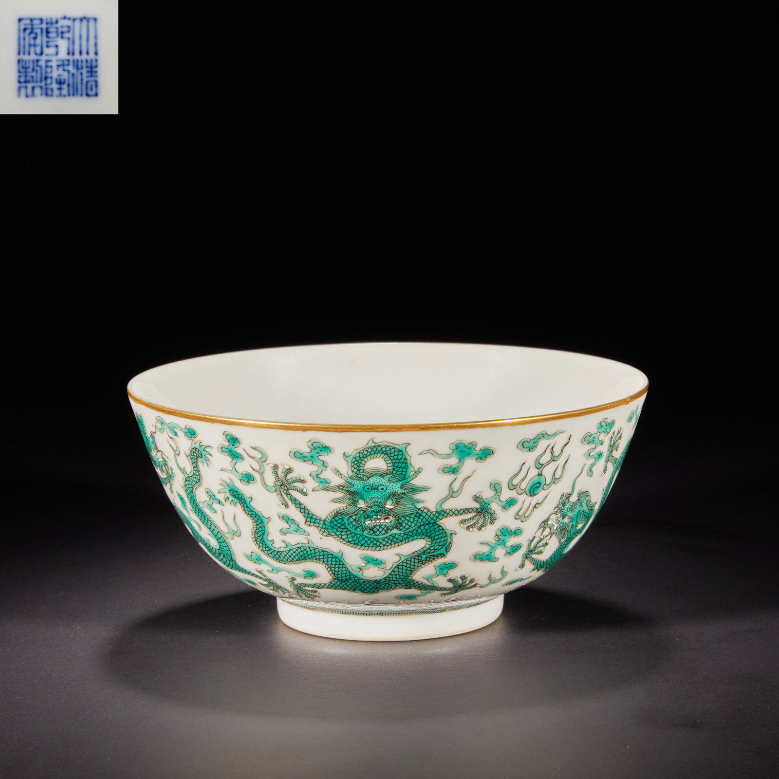 Qing Dynasty, green glazed dragon pattern bowl: Qing Dynasty, green glazed dragon pattern bowlH:7.5cm W:16cm