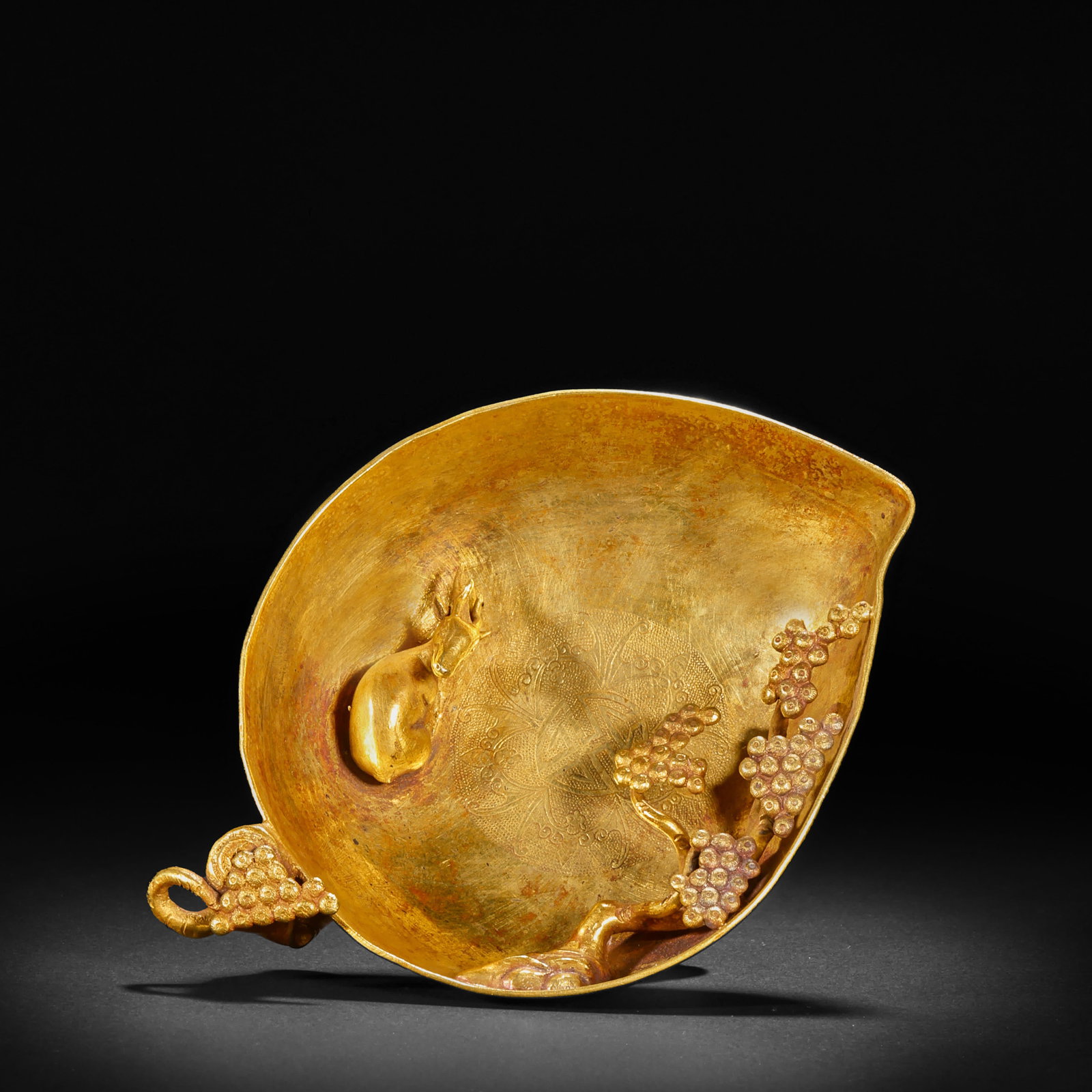 Gold longevity peach pen wash made before the Ming Dynasty (1 of 14)