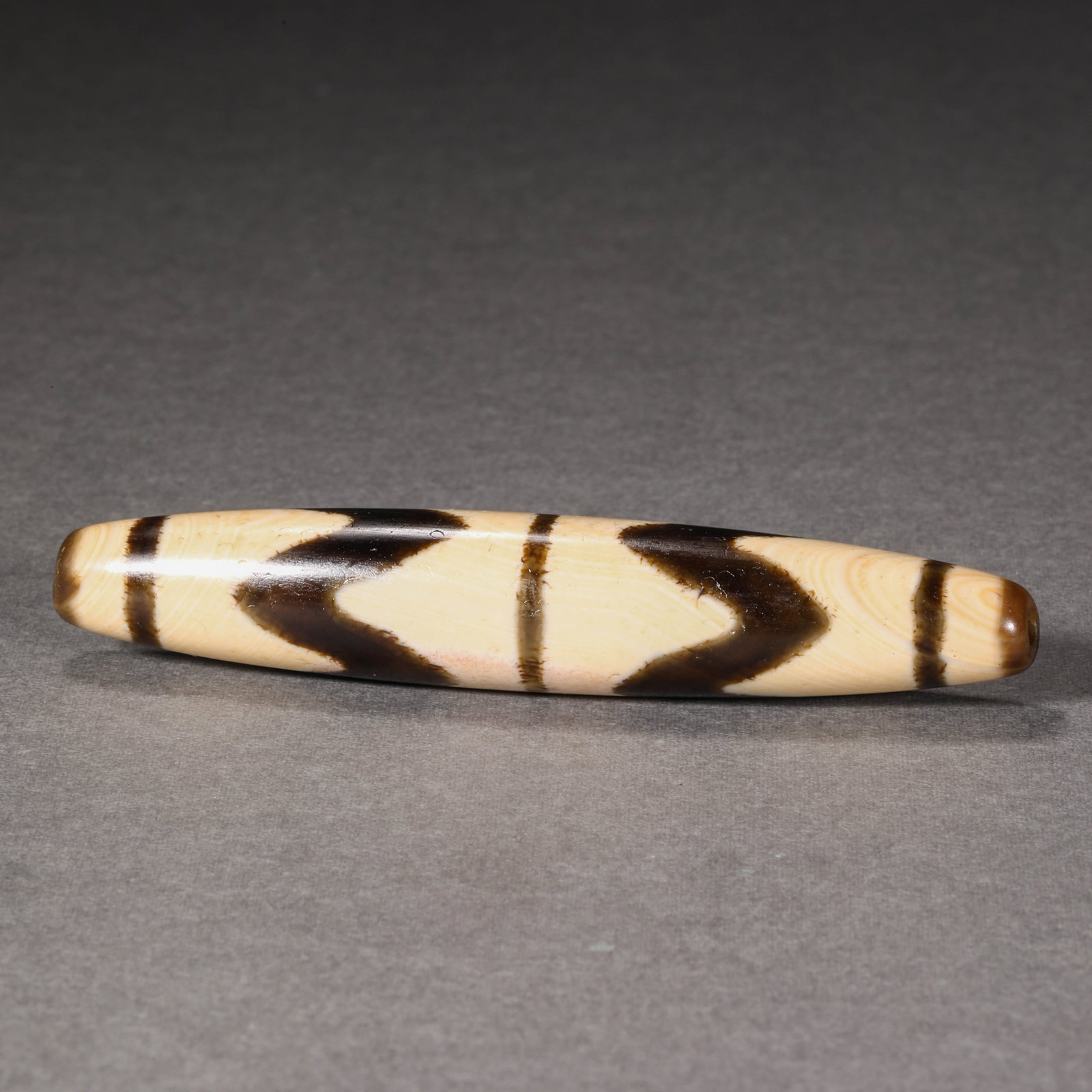 Double Tiger tooth sky beads of the Ming Dynasty (1 of 8)