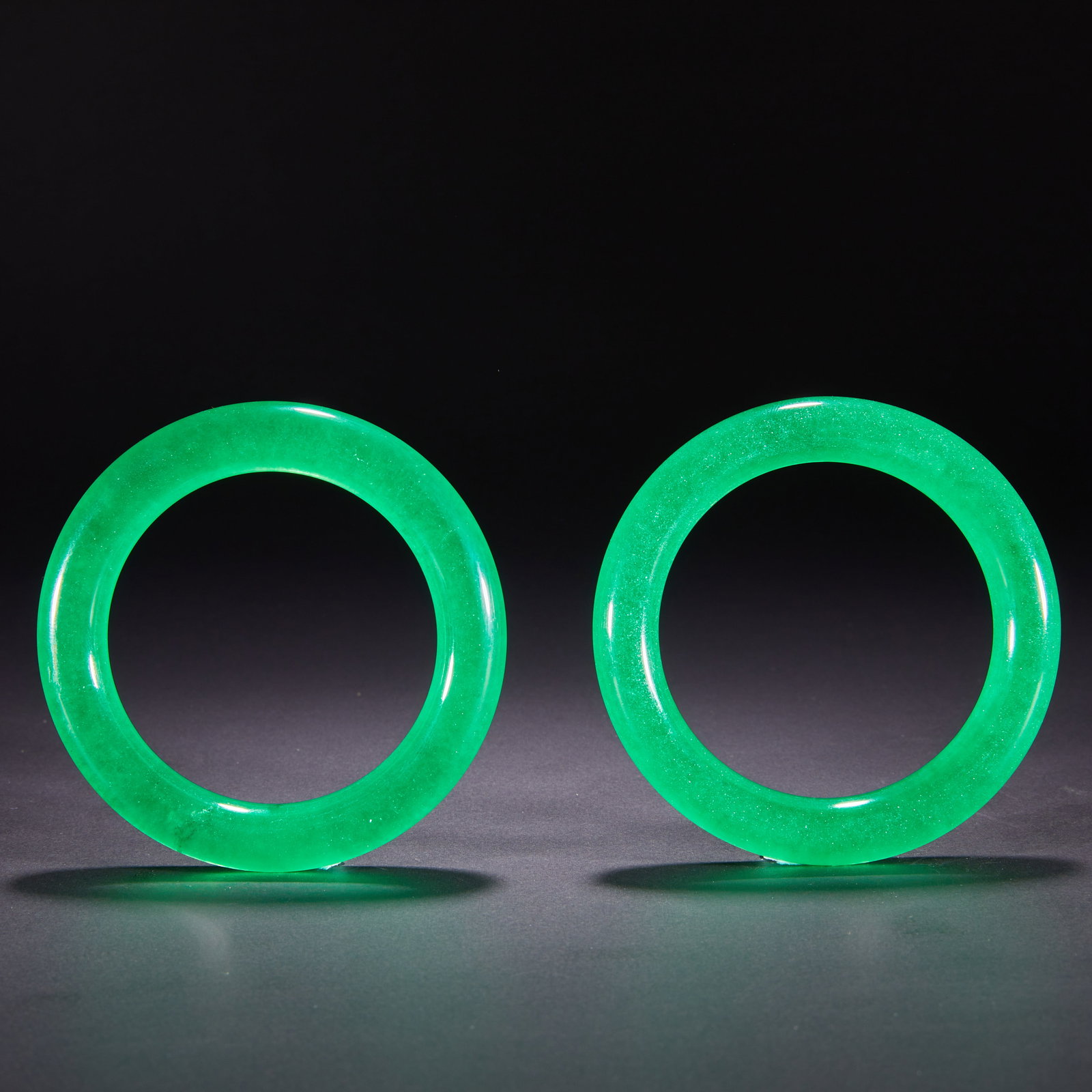 A pair of jade bracelets from the Qing Dynasty (1 of 10)