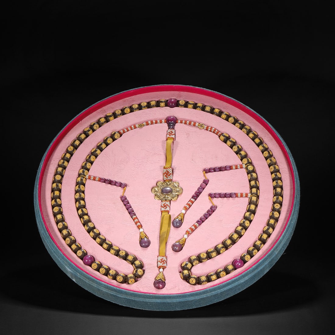 Qing Dynasty agarwood inlaid with ten-thousand-character beads for the court (1 of 9)