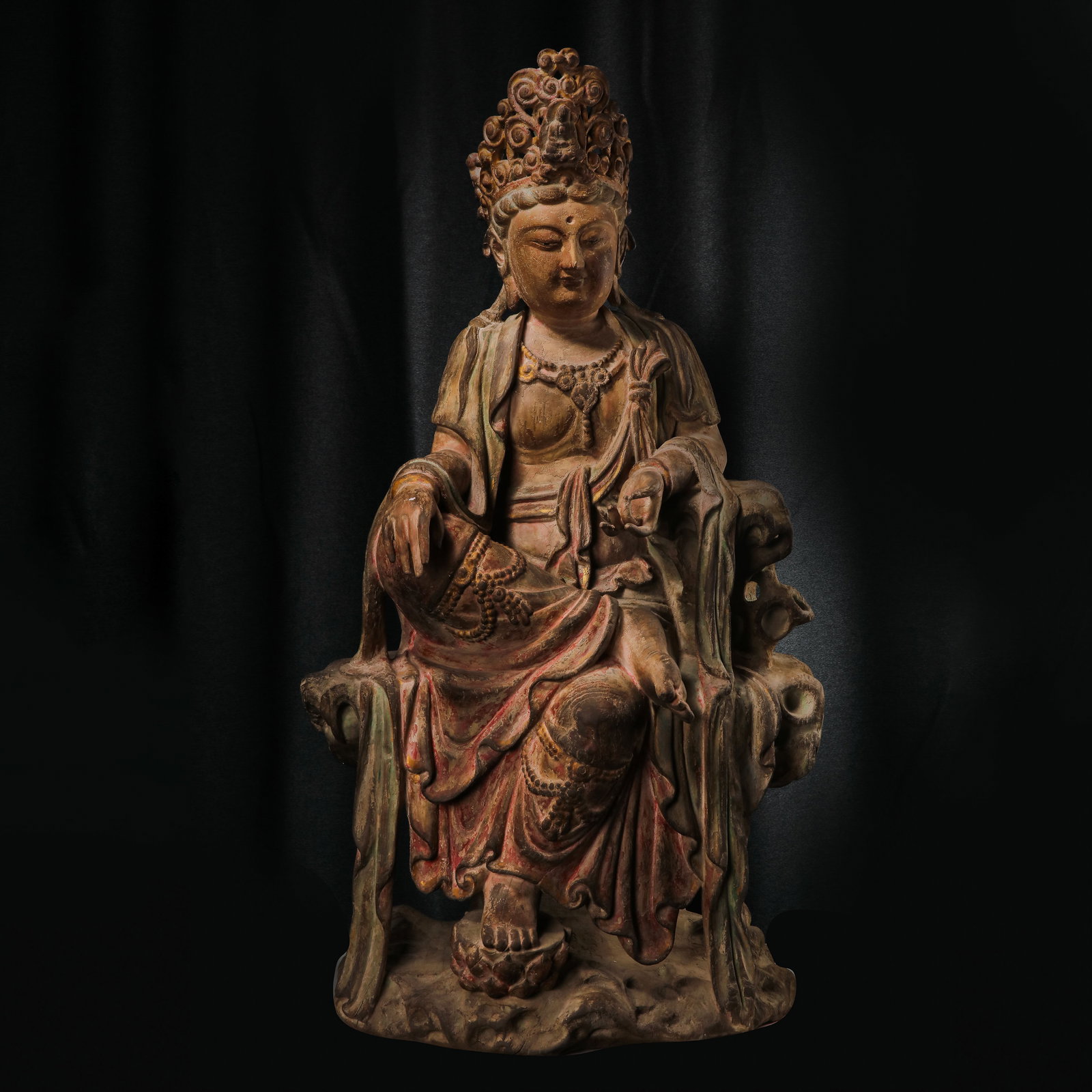 Wooden Buddha statues from before the Ming Dynasty (1 of 10)