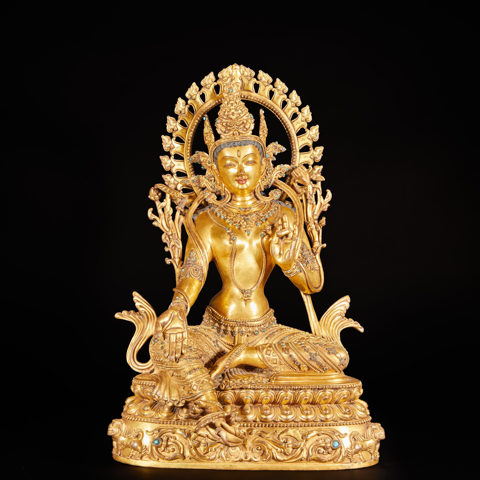 A gilded Guanyin statue from the Ming Dynasty (1 of 20)