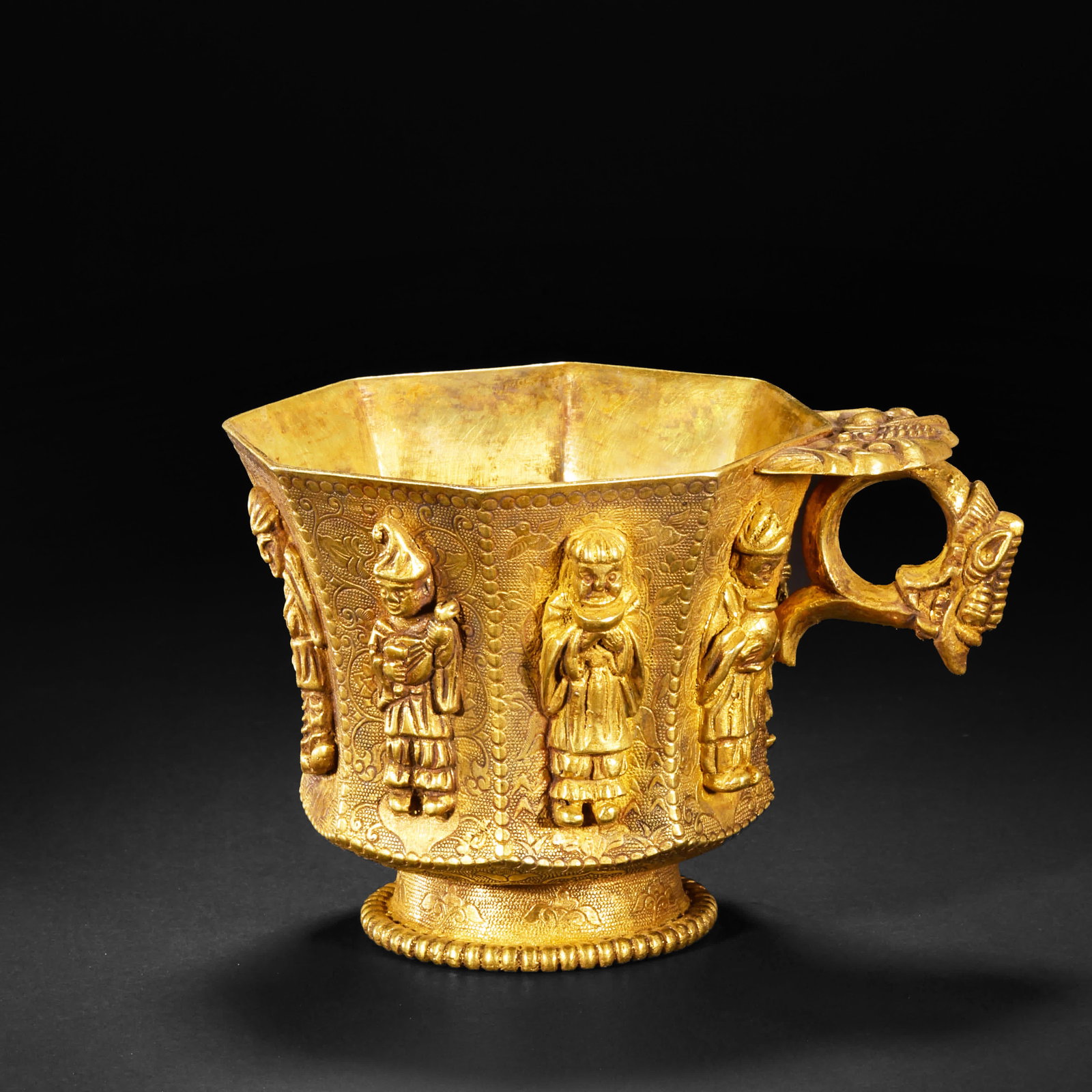 Gold cups made before the Ming Dynasty (1 of 14)