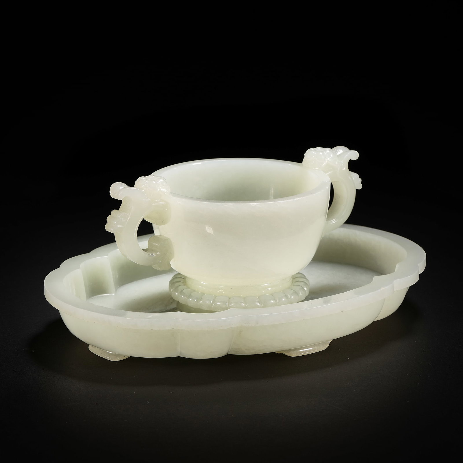 Qing Dynasty Hetian jade ruyi ear tea bowl (1 of 13)