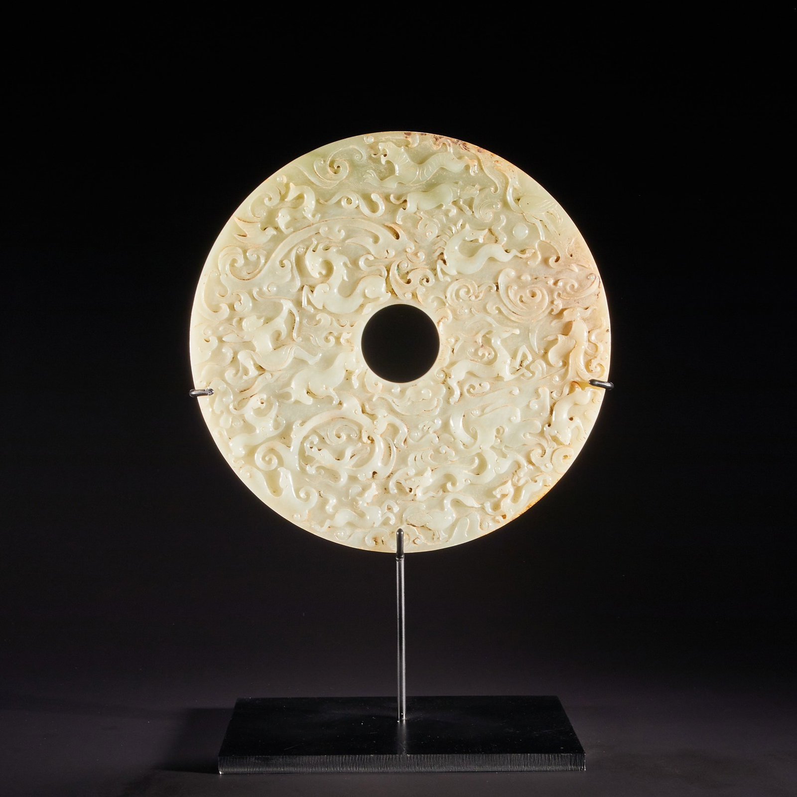 A jade disc with beast patterns from Hetian before the Ming Dynasty (1 of 16)